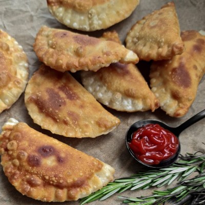 Чебуреки со свининой жареные, 400 гр, Freshblaga